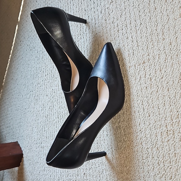 NWOT Kelly and Katie Heels - Picture 2 of 5